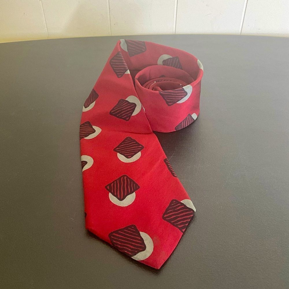 Yves Saint Laurent Men’s Red 100% Silk Crepe Handmade Neck Tie